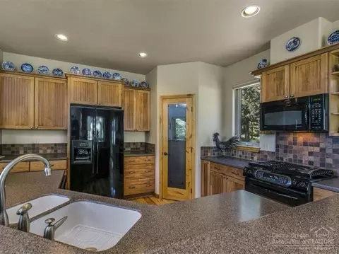 1147 NW Olympic Ct, Bend, OR 97703 photo 9