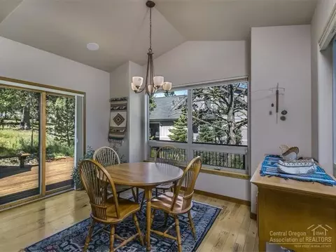 1147 NW Olympic Ct, Bend, OR 97703 photo 11