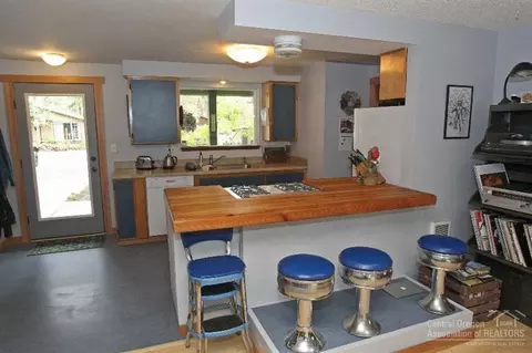 1575 NW Ithaca Ave, Bend, OR 97701 photo 5