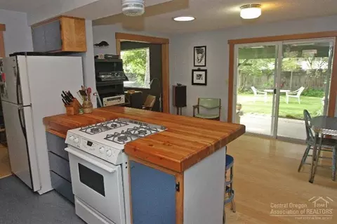 1575 NW Ithaca Ave, Bend, OR 97701 photo 4
