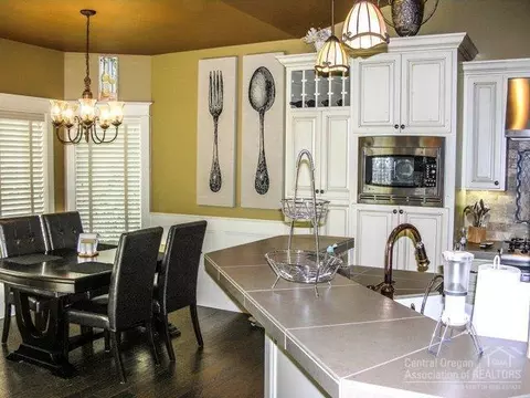 55374 Big River Dr, Bend, OR 97707 photo 5