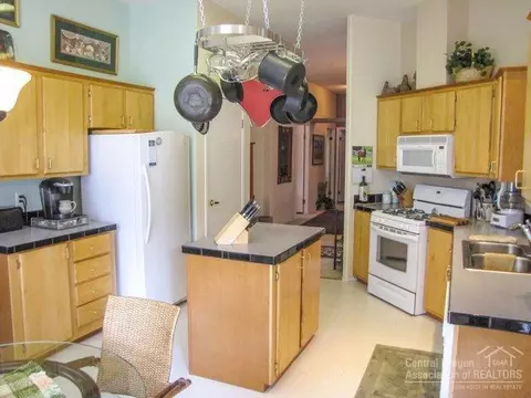 17385 Lodgepole Ln, Bend, OR 97707 photo 8