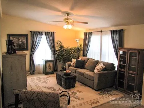 17385 Lodgepole Ln, Bend, OR 97707 photo 3