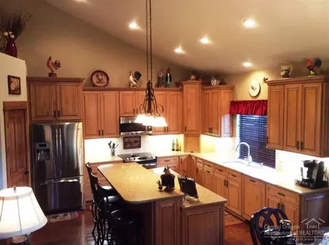 20672 Boulderfield Ave, Bend, OR 97701 photo 2