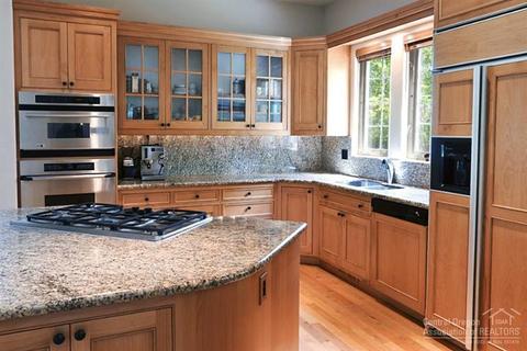 1652 NW Summit Dr, Bend, OR 97701 photo 11