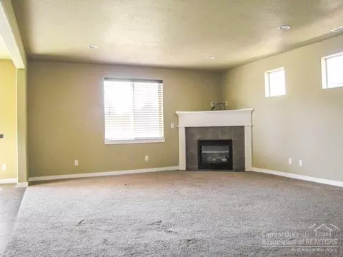 19634 Harvard Pl, Bend, OR 97702 photo 4
