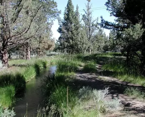 61050 Larsen Rd, Bend, OR 97702 photo 2