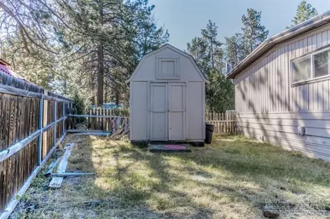 60906 Alpine Dr, Bend, OR 97702 photo 3