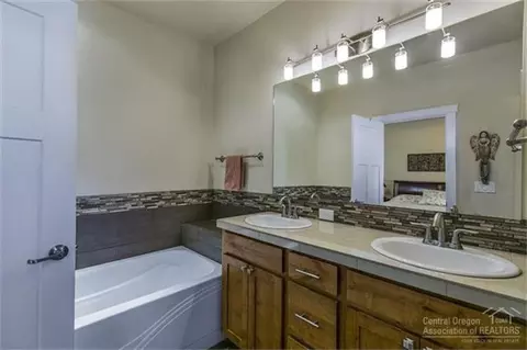 63026 NW Fresca St, Bend, OR 97701 photo 10