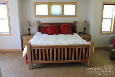 61824 Fall Creek Loop, Bend, OR 97702 photo 8