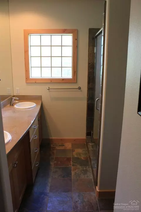 61824 Fall Creek Loop, Bend, OR 97702 photo 9