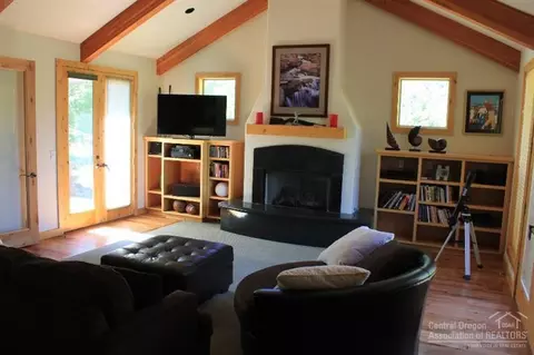 61824 Fall Creek Loop, Bend, OR 97702 photo 4