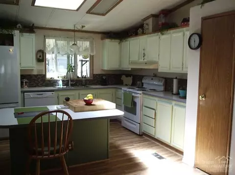 19273 Apache Rd, Bend, OR 97702 photo 3