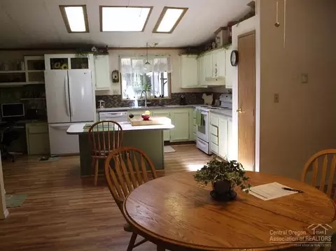 19273 Apache Rd, Bend, OR 97702 photo 5