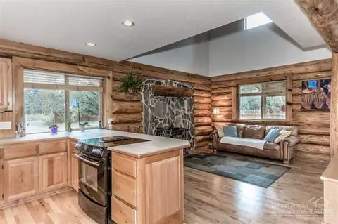 55492 Big River Dr, Bend, OR 97707 photo 9