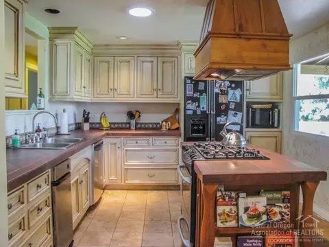 2206 NE Shepard Rd, Bend, OR 97701 photo 6