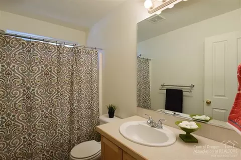 855 NW 13th St, Bend, OR 97701 photo 11