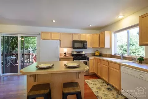855 NW 13th St, Bend, OR 97701 photo 4