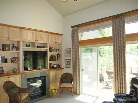 19545 Painted Ridge Loop, Bend, OR 97702 photo 2