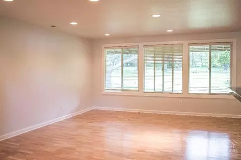 20377 Chase Rd, Bend, OR 97702 photo 6