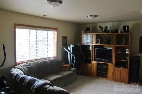 20542 Conifer Ave, Bend, OR 97702 photo 8