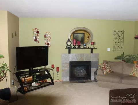 20542 Conifer Ave, Bend, OR 97702 photo 3