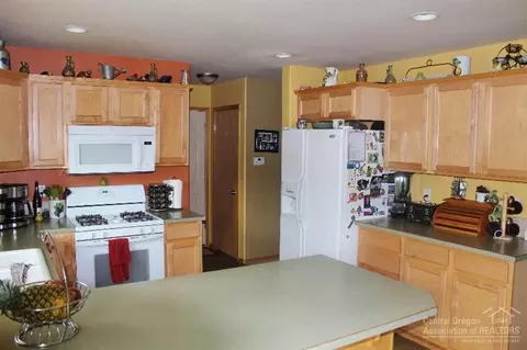 20542 Conifer Ave, Bend, OR 97702 photo 7