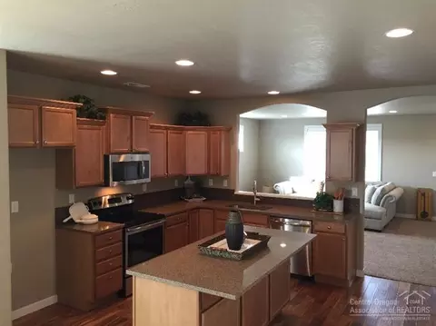 63278 Newhall Pl, Bend, OR 97701 photo 2