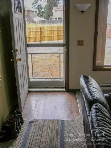 20198 Old Murphy Rd, Bend, OR 97702 photo 2