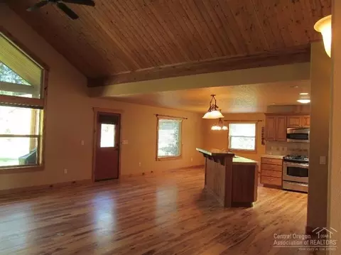 15318 Bear St, La Pine, OR 97739 photo 7
