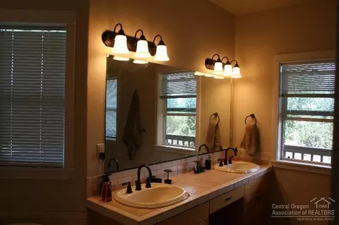 21415 Gift Rd, Bend, OR 97701 photo 12