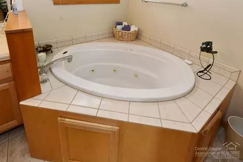 21344 Oakview Dr, Bend, OR 97701 photo 18