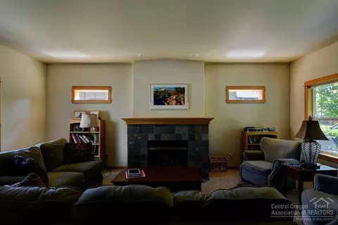 21344 Oakview Dr, Bend, OR 97701 photo 4