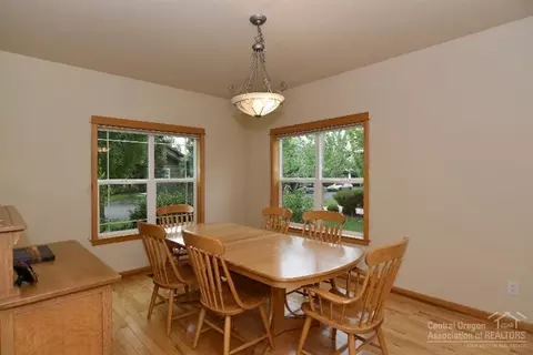 21344 Oakview Dr, Bend, OR 97701 photo 10