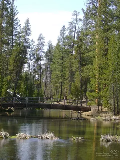 15082 River Loop Dr, Bend, OR 97707 photo 2