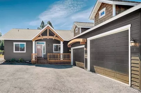 19525 Apache Rd, Bend, OR 97702 photo 1