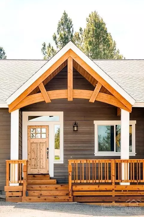 19525 Apache Rd, Bend, OR 97702 photo 2