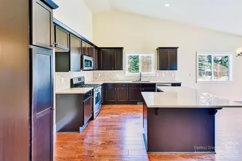 19525 Apache Rd, Bend, OR 97702 photo 5