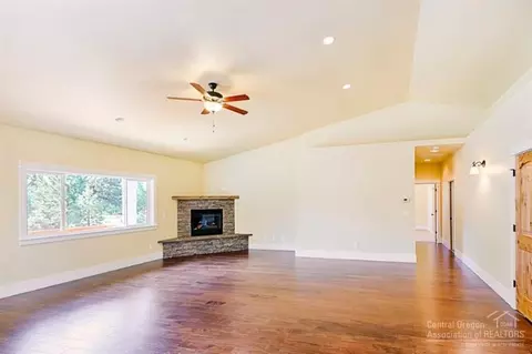 19525 Apache Rd, Bend, OR 97702 photo 9