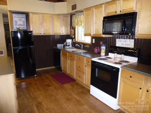 15990 6th St, La Pine, OR 97739 photo 3