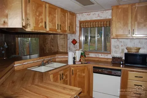 17039 Upland Rd, Bend, OR 97707 photo 10