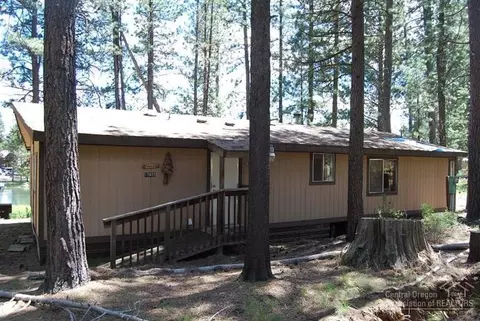 17039 Upland Rd, Bend, OR 97707 photo 2
