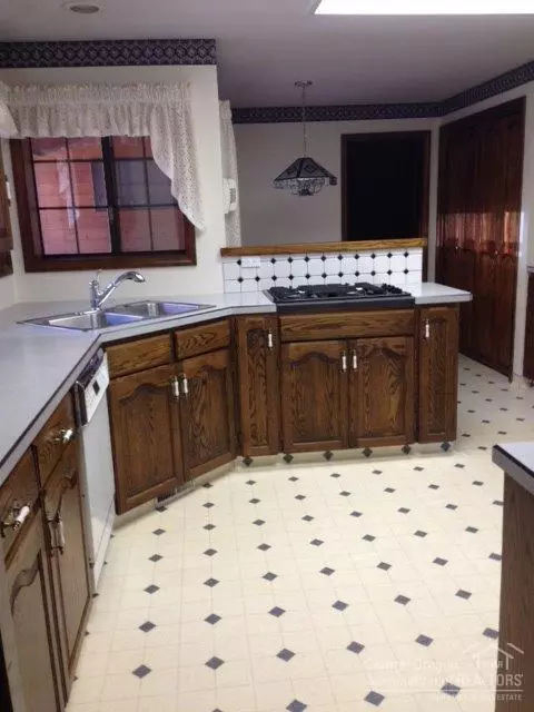 19053 Baker Rd, Bend, OR 97702 photo 3