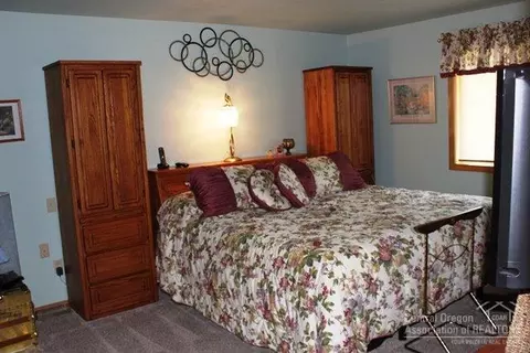 1914 NE Carson Way, Bend, OR 97701 photo 13