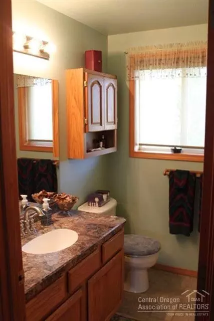 1914 NE Carson Way, Bend, OR 97701 photo 14
