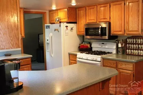 1914 NE Carson Way, Bend, OR 97701 photo 7