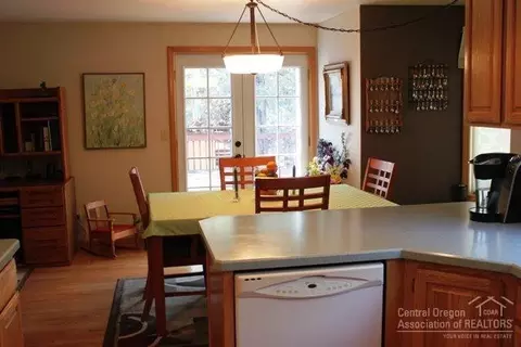 1914 NE Carson Way, Bend, OR 97701 photo 3