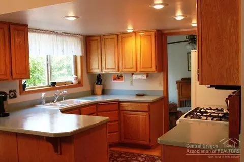 1914 NE Carson Way, Bend, OR 97701 photo 6