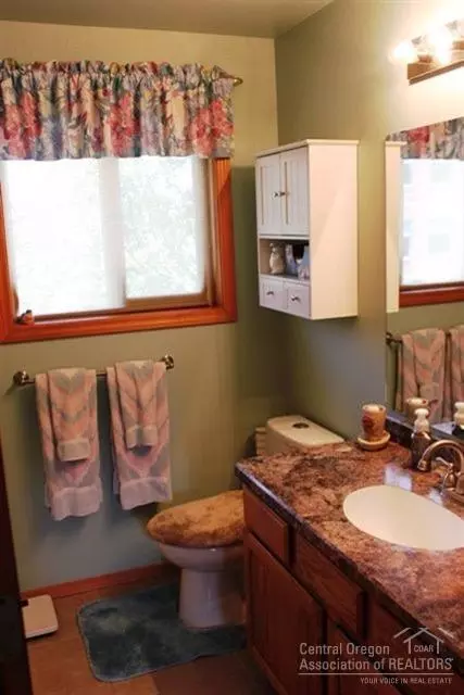 1914 NE Carson Way, Bend, OR 97701 photo 12