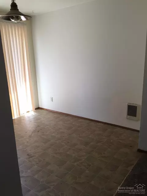 2744 NE Ocker, Bend, OR 97701 photo 4
